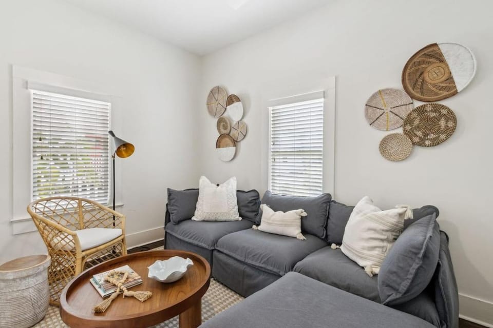 Little Lady Cottage | Hot Tub • Walk to downtown House in Saint Augustine
