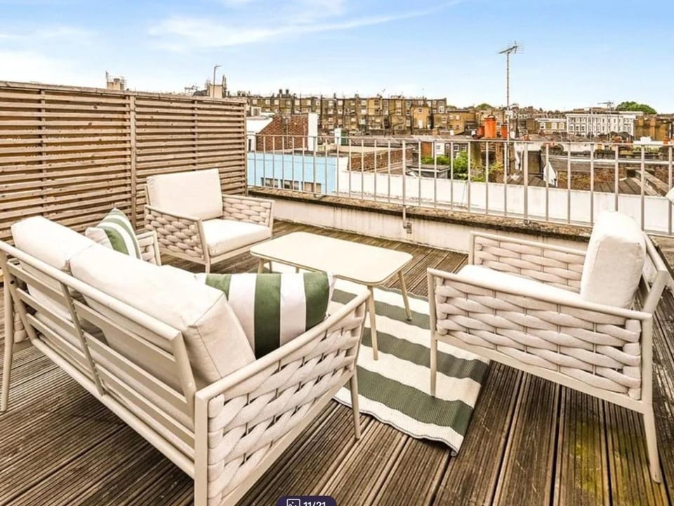 View (from property/room), Balcony/Terrace, Seating area
