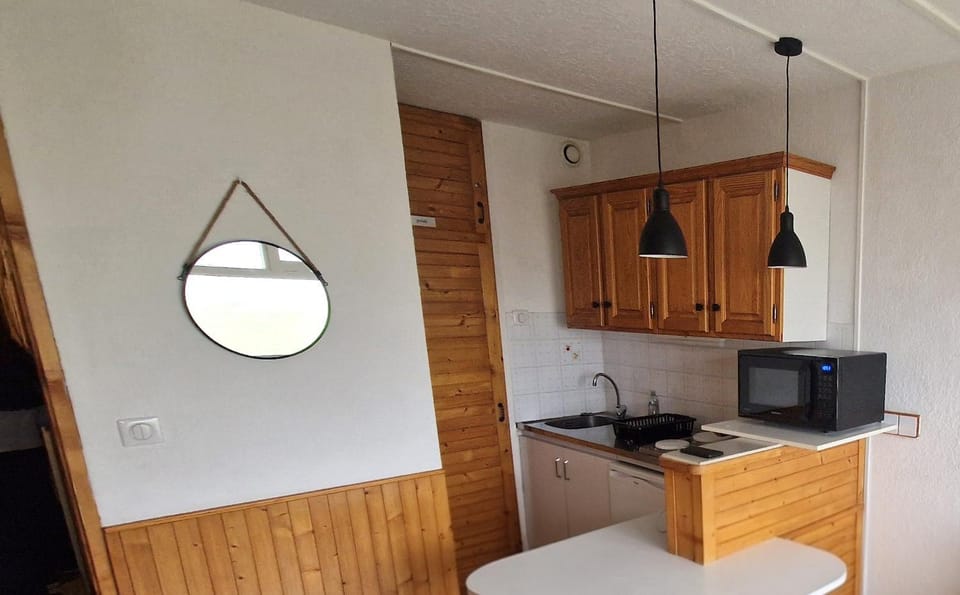 Kitchen or kitchenette, oven, stove, toaster