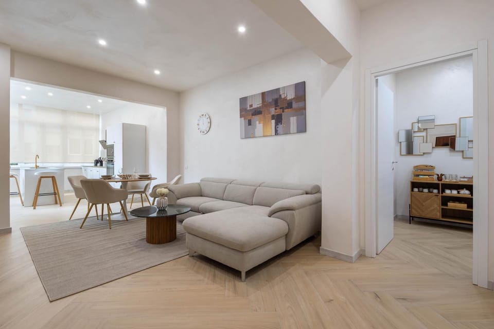 Kitchen or kitchenette, Living room, Seating area, Dining area