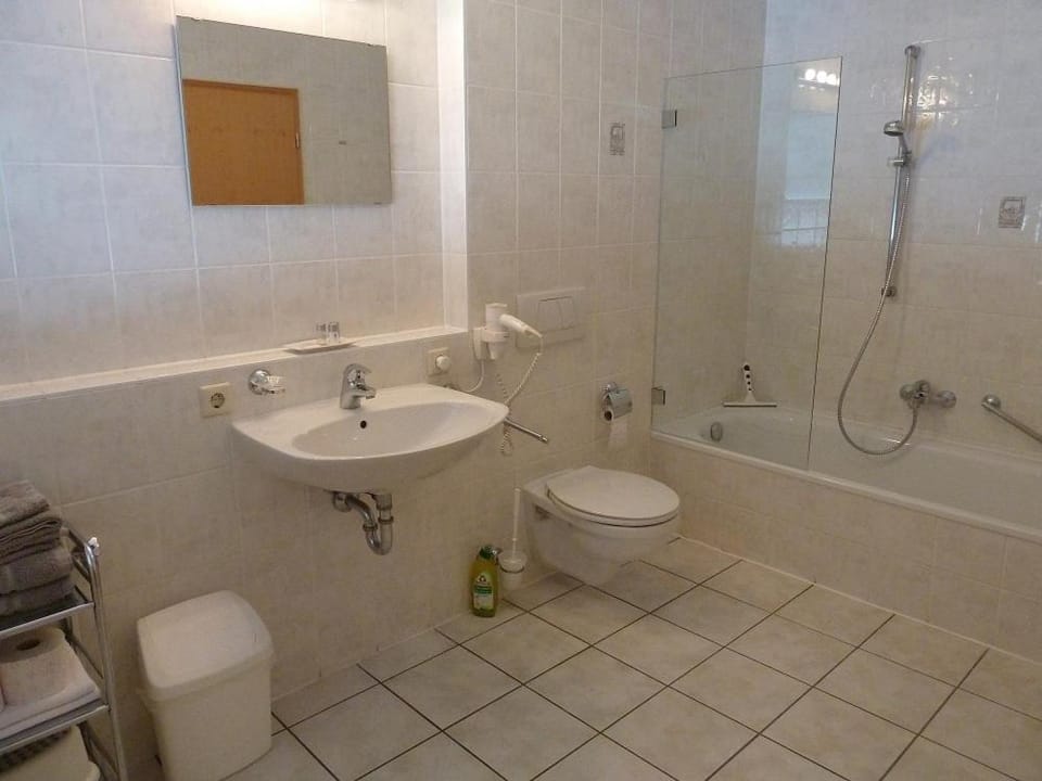 Shower, Toilet, Bathroom, Bath