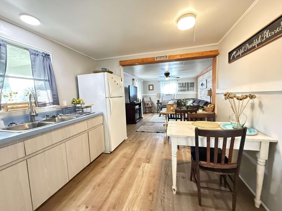 Charming Cottage fenced backyard & boat parking House in Lecanto