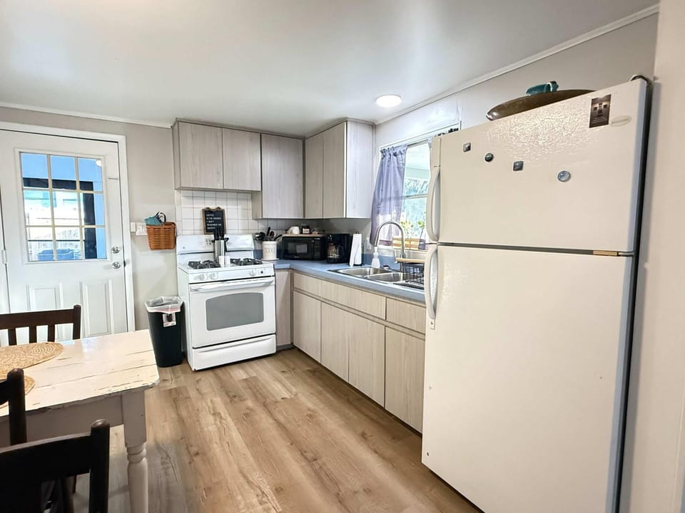 Charming Cottage fenced backyard & boat parking House in Lecanto
