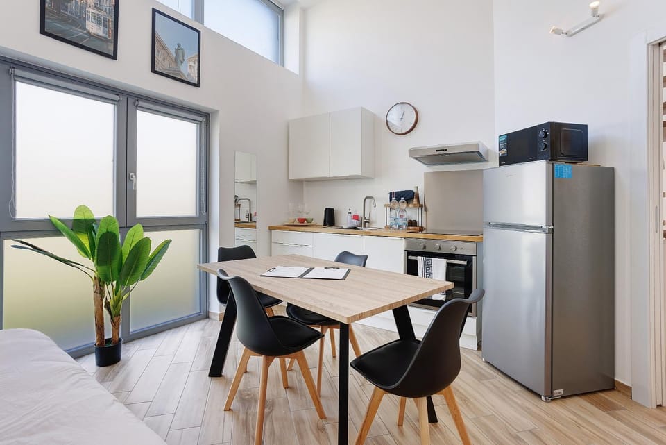 Property building, Kitchen or kitchenette, Living room