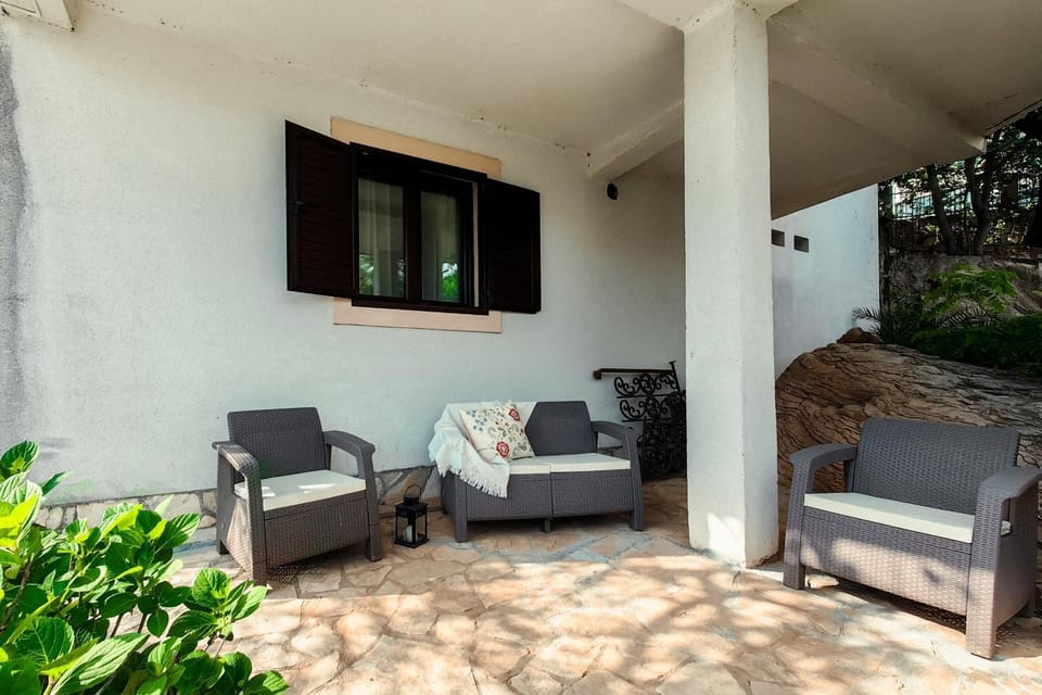 Patio, Day, Balcony/Terrace, Garden view
