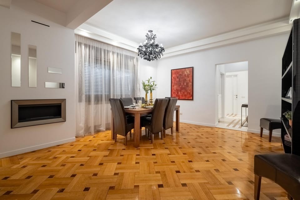 TV and multimedia, Living room, Seating area, Dining area