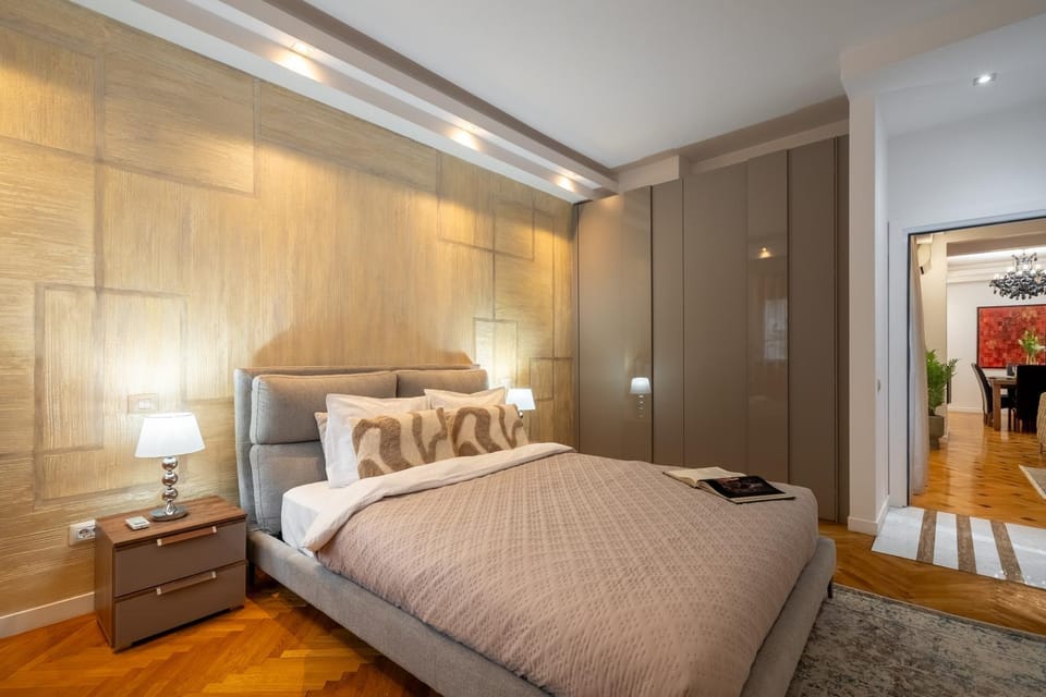 Bed, Living room, Photo of the whole room, Seating area, Bedroom, wardrobe
