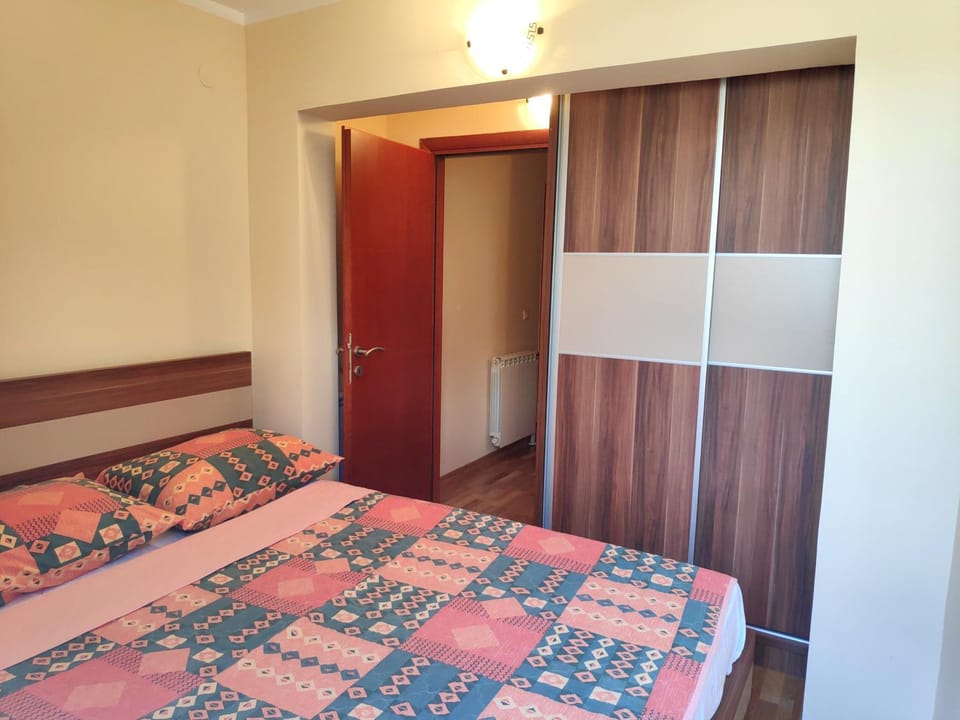 Bed, Photo of the whole room, Bedroom, wardrobe