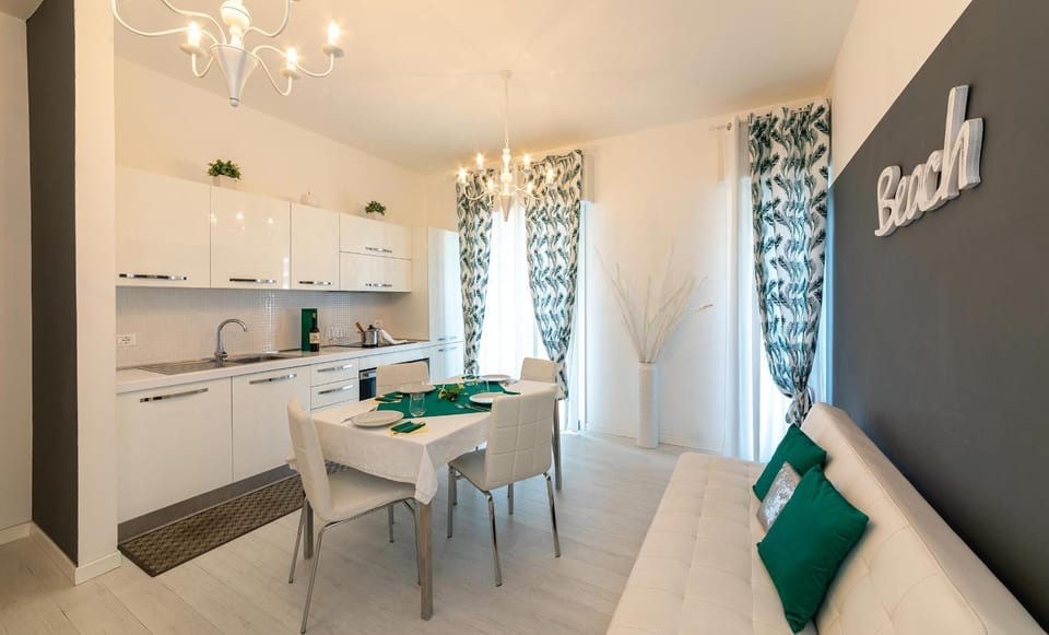 Kitchen or kitchenette, Dining area, pet friendly, stove