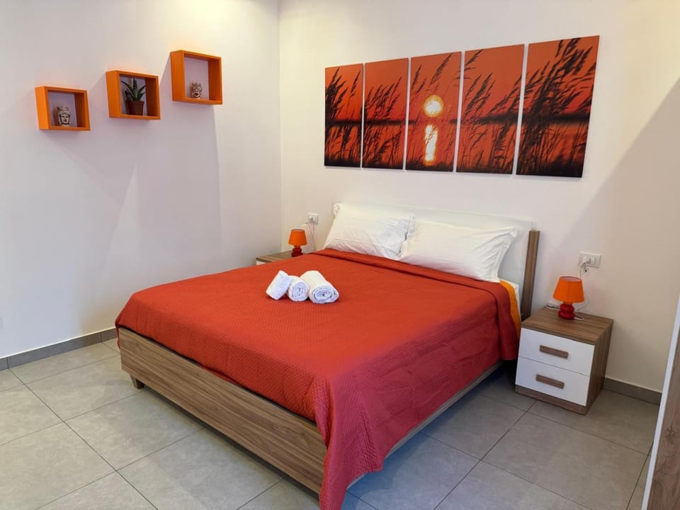 Bed, Bedroom, towels