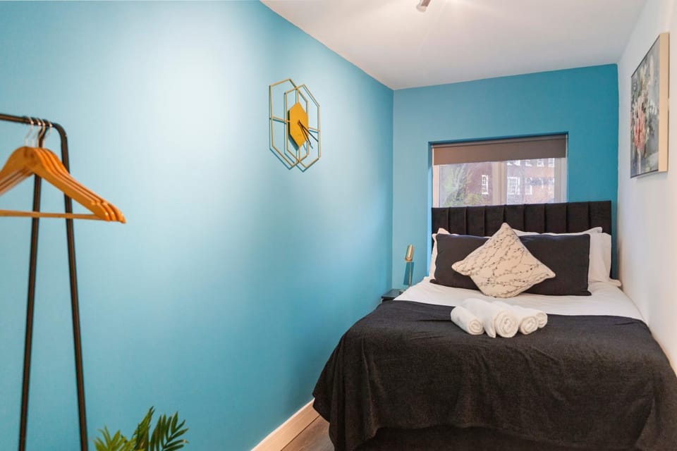 Bed, Photo of the whole room, Decorative detail, Bedroom, towels