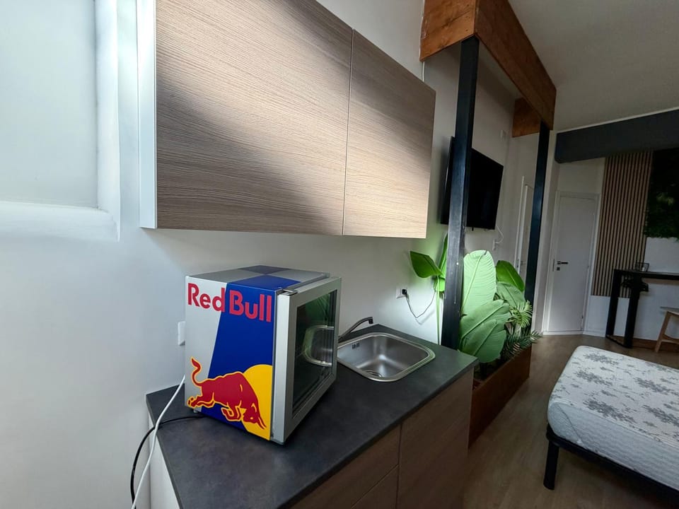 Bed, TV and multimedia, Photo of the whole room, Dining area, Bedroom