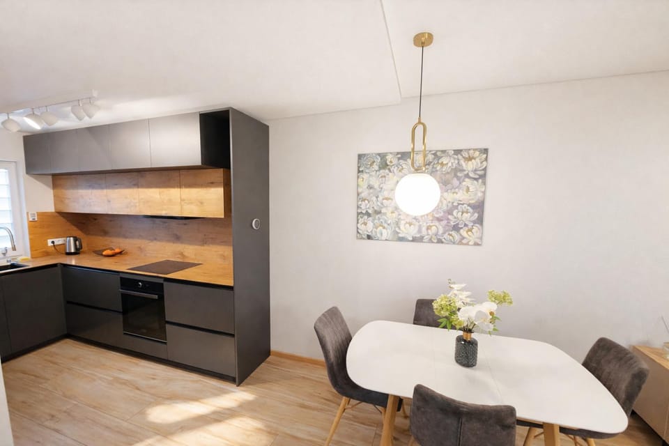 Kitchen or kitchenette, Dining area, kitchen