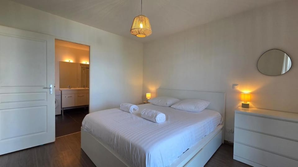 Bed, Photo of the whole room, Bedroom, towels, wardrobe