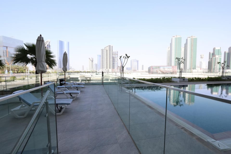 City view, Pool view, Swimming pool, sunbed