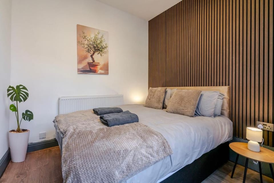 Tallis House, near City Centre, Sleeps 8 by NMB Property Apartment in Manchester