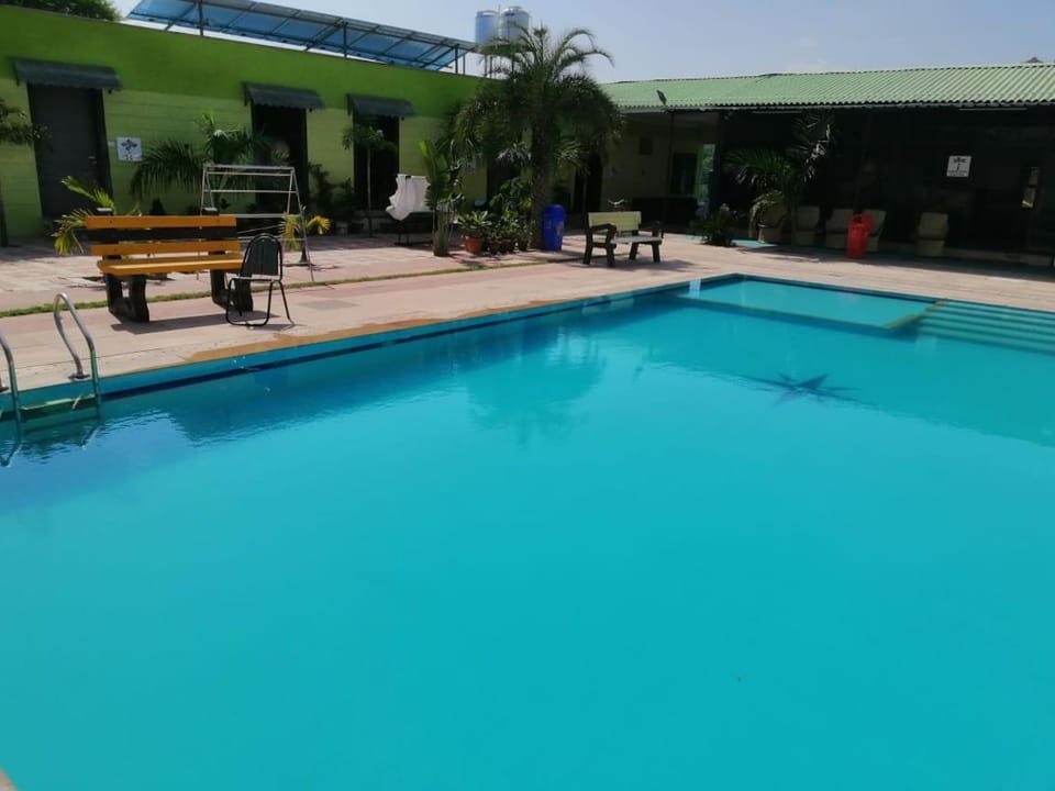 Swimming pool, Swimming pool