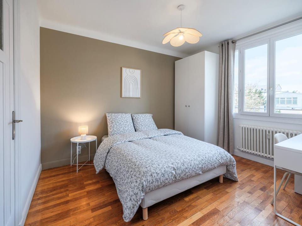 Bed, Photo of the whole room, Bedroom, internet