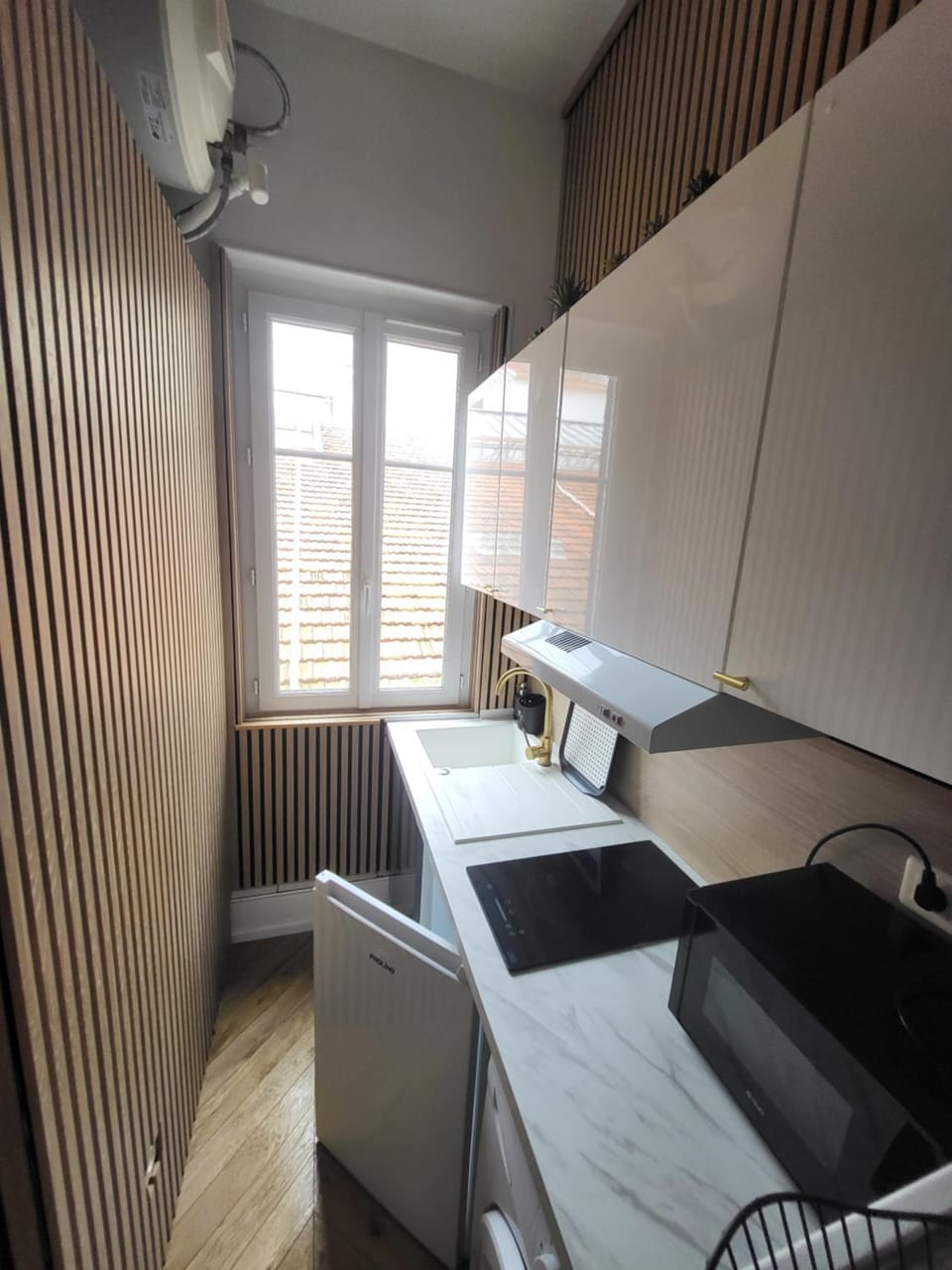 Kitchen or kitchenette, stove, kitchen