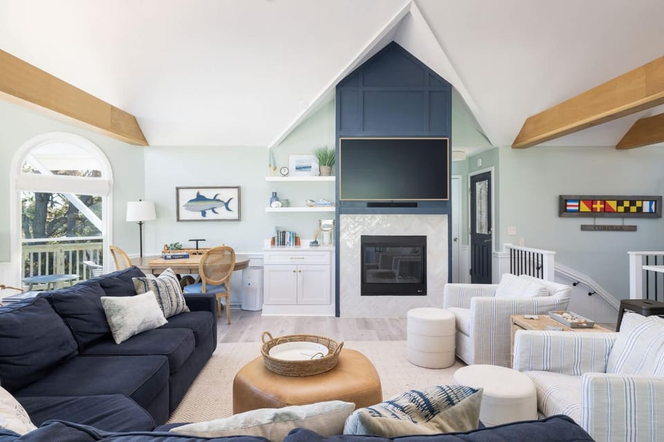 Rush to the Sea House in Corolla
