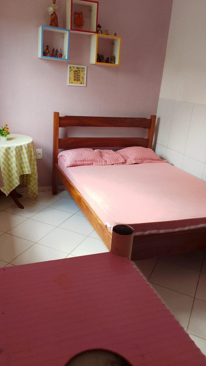 Casa Rosa da Ilha - Suíte Confortável com Ventilador e Jardim Bed and Breakfast in State of Bahia