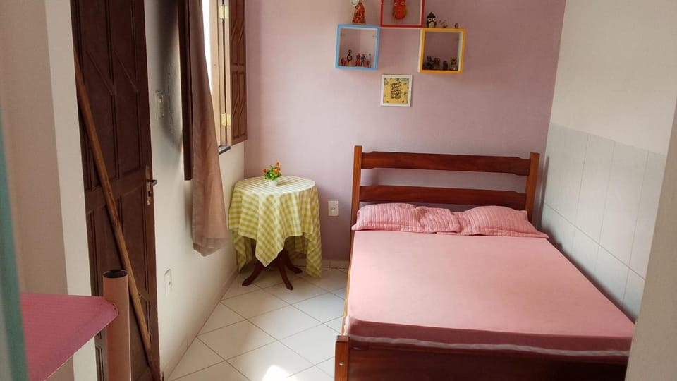 Casa Rosa da Ilha - Suíte Confortável com Ventilador e Jardim Bed and Breakfast in State of Bahia