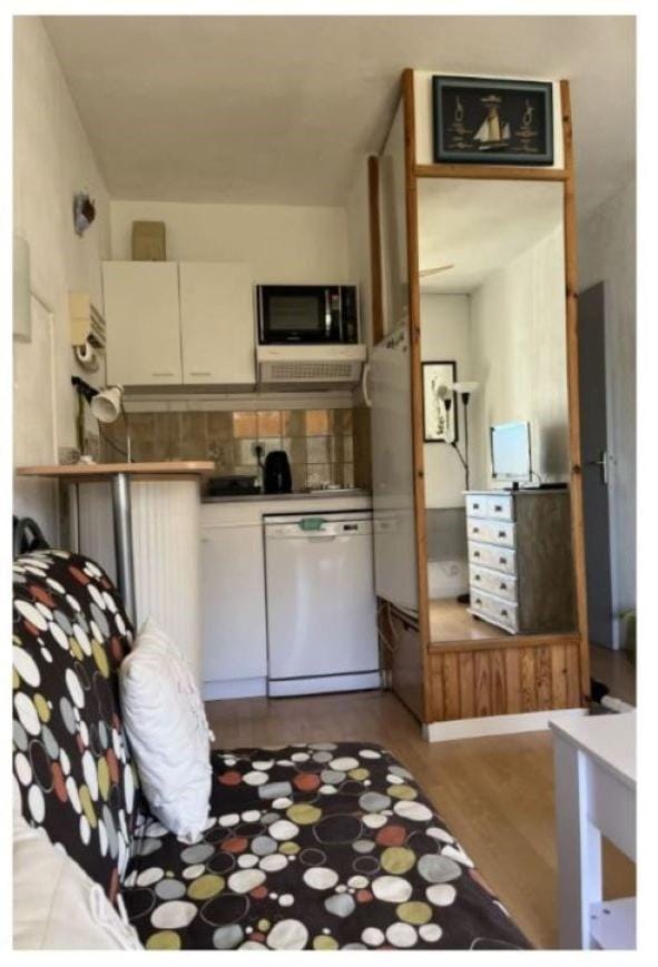 SANARY Studio couple 2 enfants 2 vélos VTC Apartment in Sanary-sur-Mer