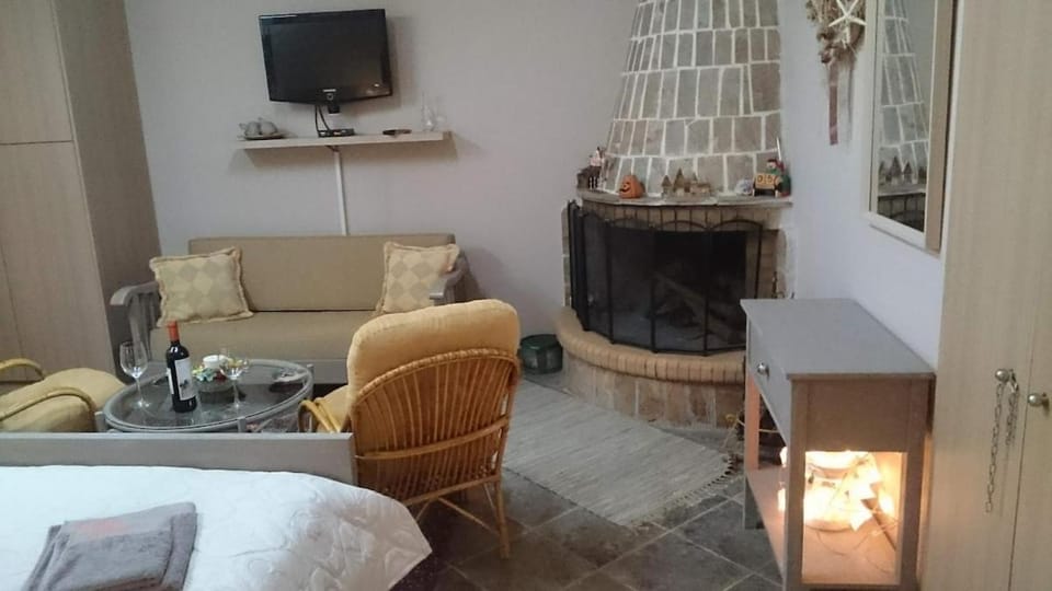 Studio Giannis, a breath away from Athens! Apartment in Peloponnese Region