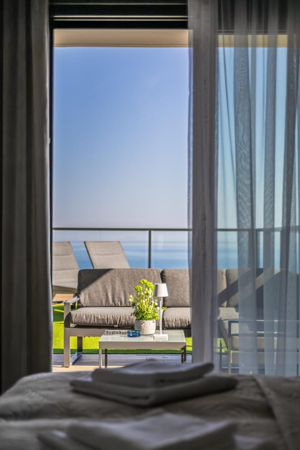 Bed, Natural landscape, View (from property/room), Balcony/Terrace, Photo of the whole room, Bedroom, Sea view