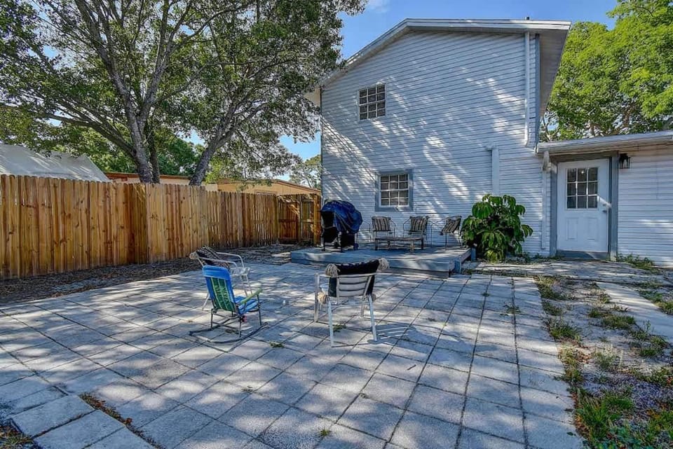 Family Friendly 5BR Tampa Home 10Min To Downtown House in Tampa