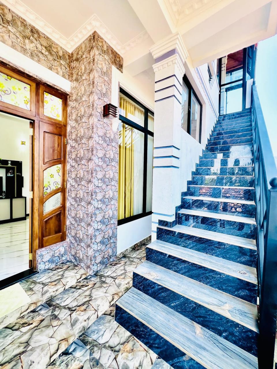 Facade/entrance