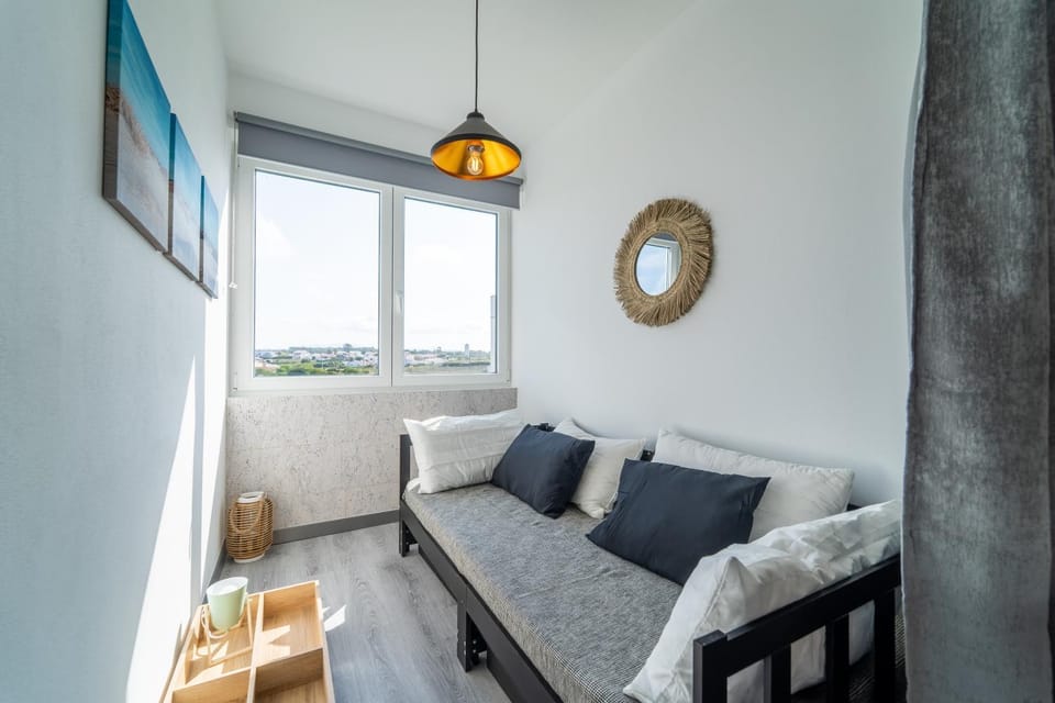 Bed, Living room