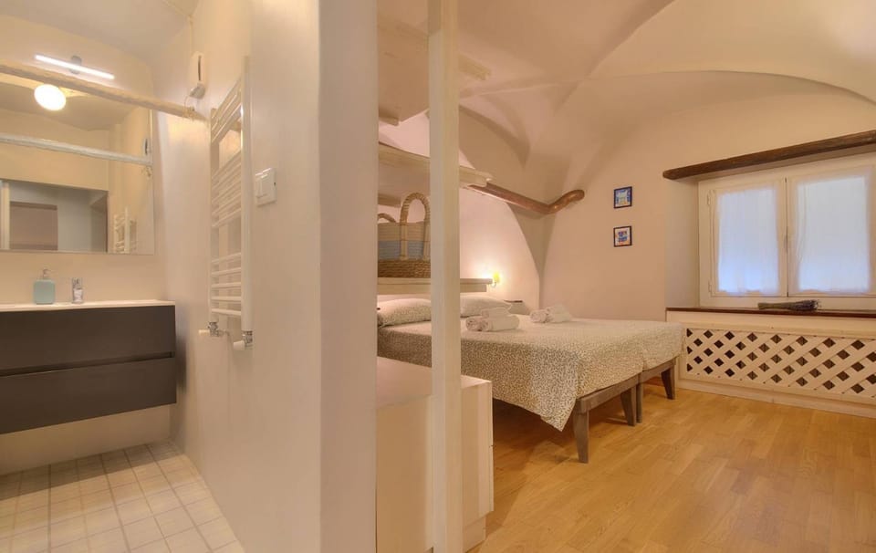 Bed, Bathroom, Photo of the whole room, Bedroom, towels