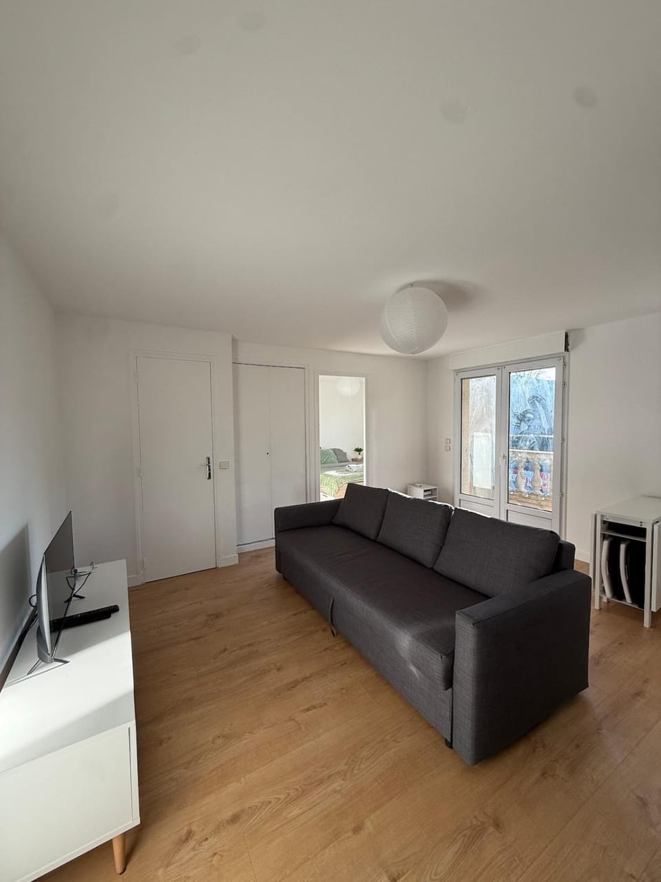 Train station 10 min close to Paris and Disney University Apartment in Noisy-le-Grand