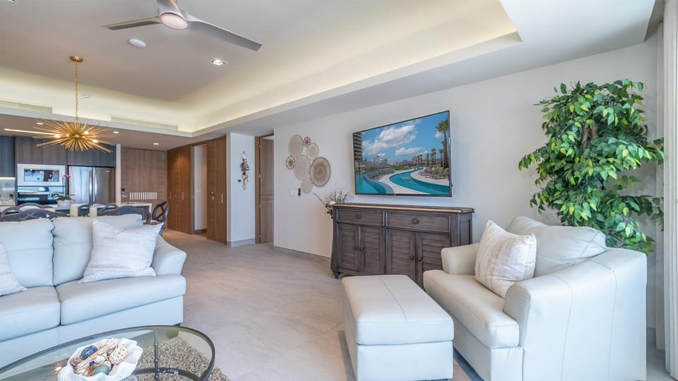 Kitchen or kitchenette, Living room, Seating area, Dining area