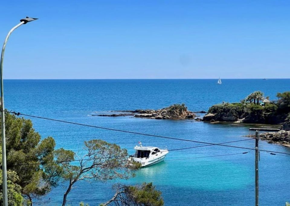 villa vue mer imprenable et proximité mer Villa in Roquebrune-sur-Argens
