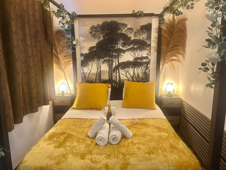 Romantic getaway with Balneo Centre Lorient Apartment in Lorient