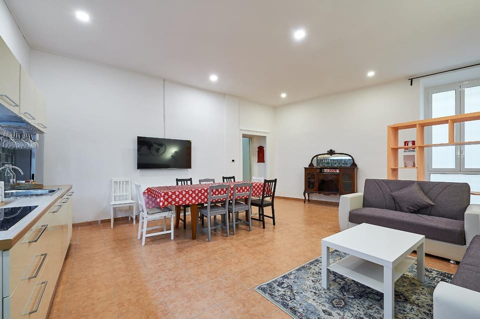 TV and multimedia, Kitchen or kitchenette, Living room, Dining area