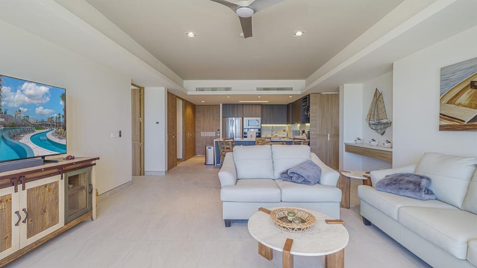 TV and multimedia, Kitchen or kitchenette, Living room, Seating area