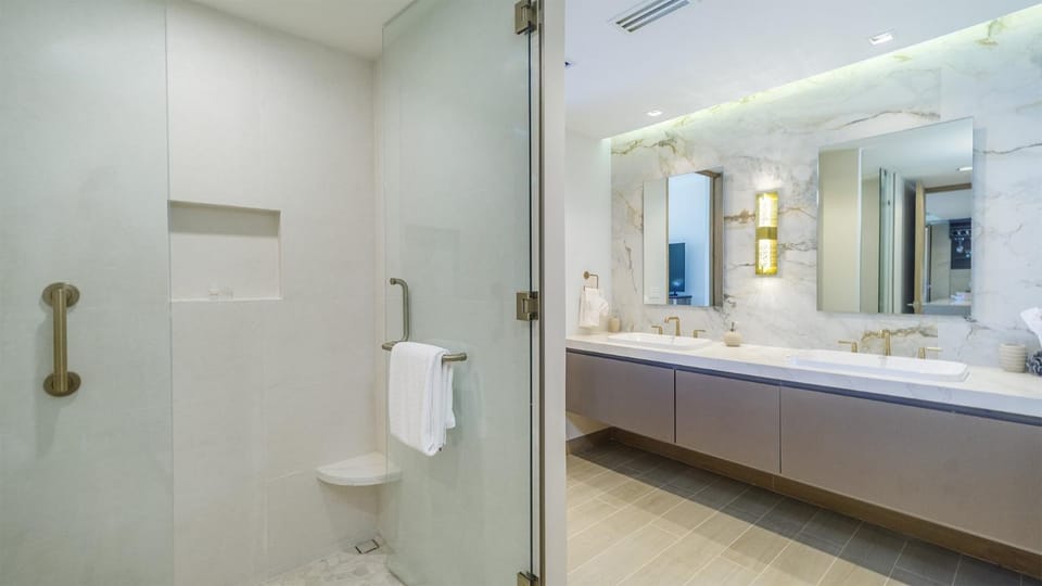 Bathroom, towels