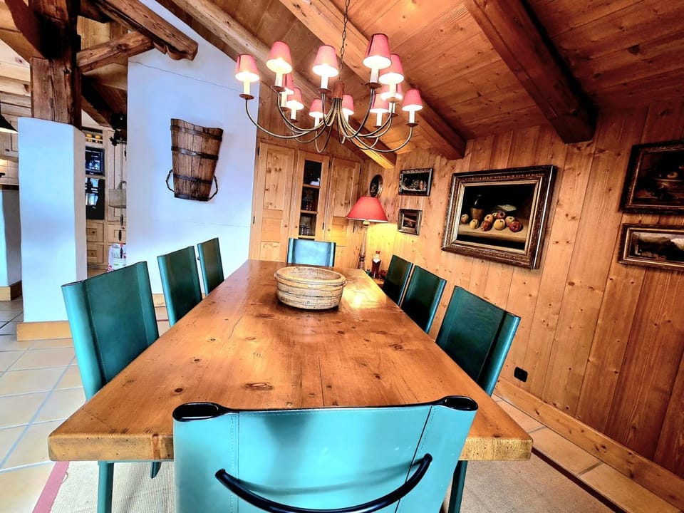 Seating area, Dining area