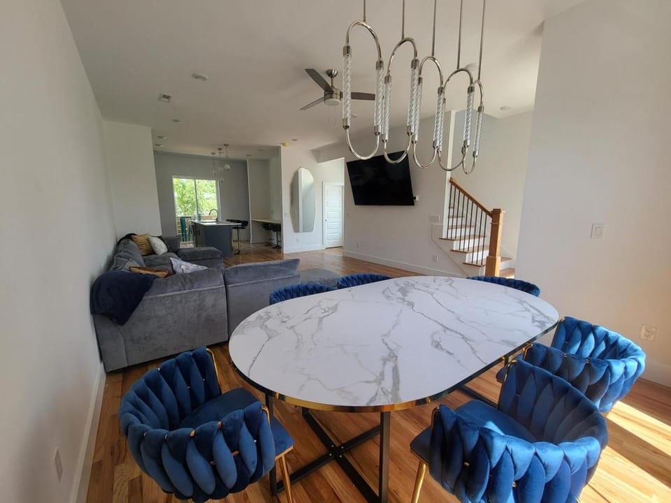 Pet-Friendly Townhouse with Free Parking in TN Apartment in Chattanooga