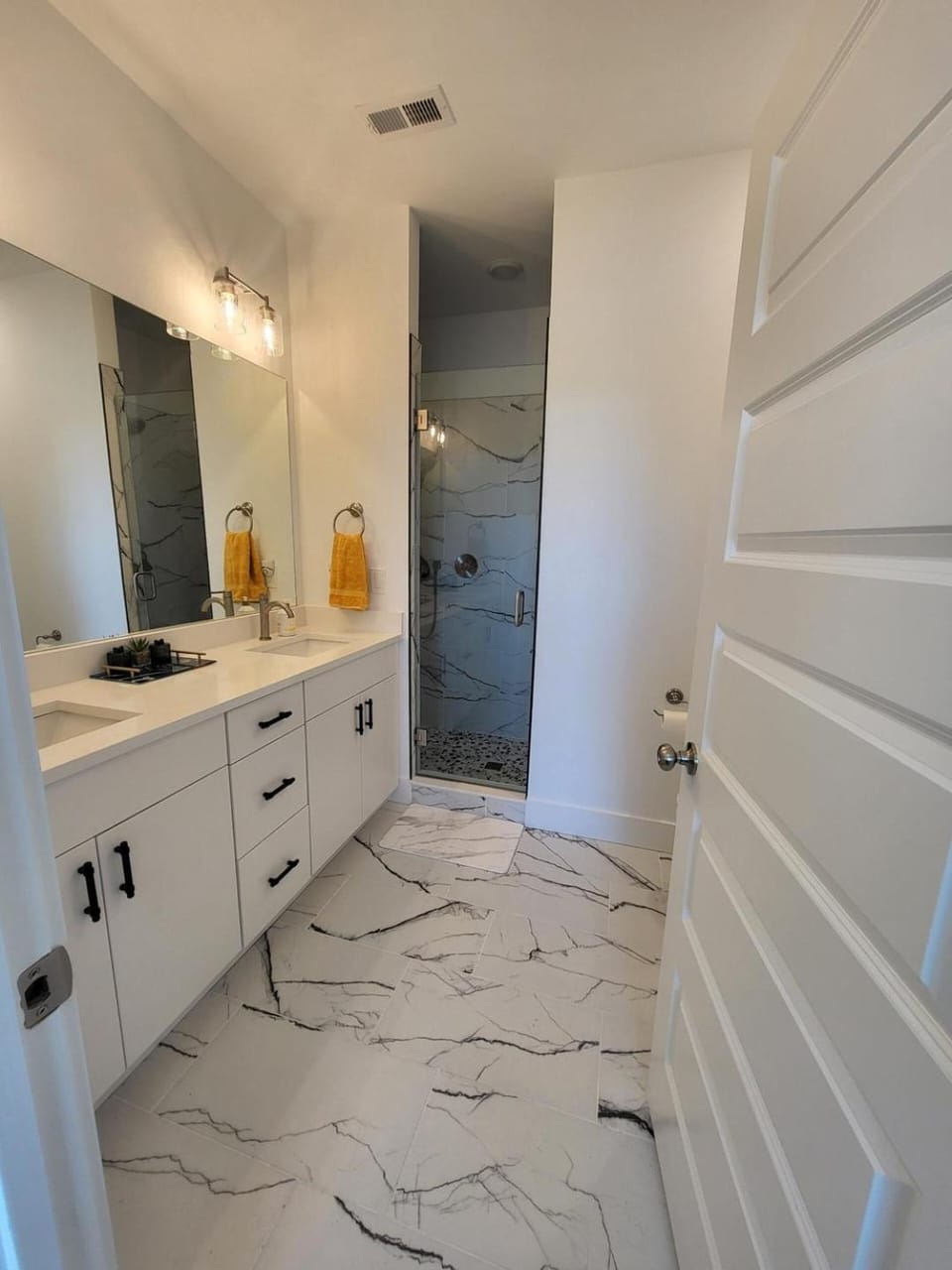 Pet-Friendly Townhouse with Free Parking in TN Apartment in Chattanooga
