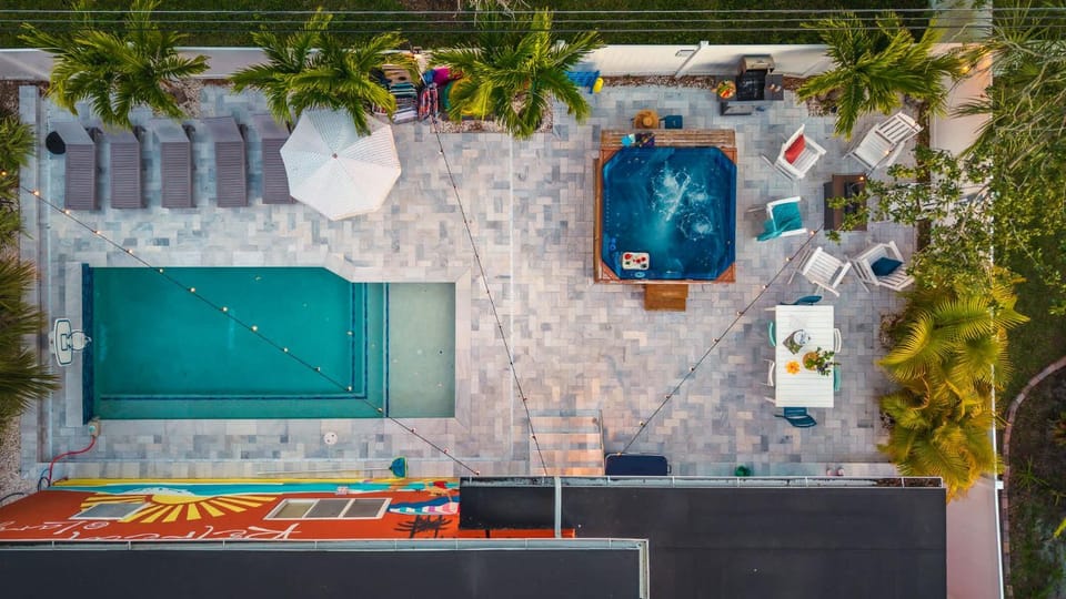 Family Arcade Fun Hot Tub Heated Pool 5 Min To Beach House in Largo