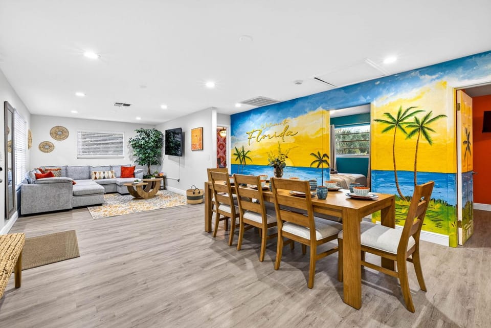 Family Luxury Escape Heated Pool Spa Mini Golf Arcade House in Largo