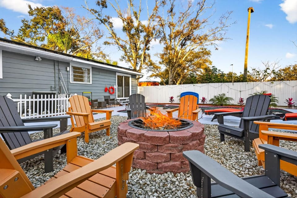 Family Luxury Escape Heated Pool Spa Mini Golf Arcade House in Largo