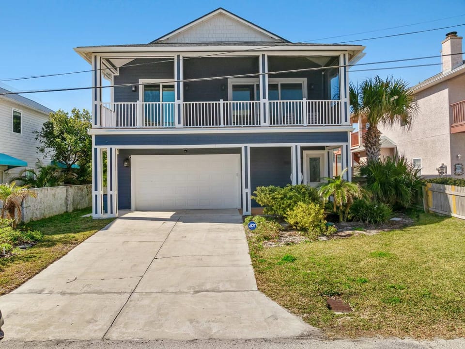 Ohana Beach House l Steps to Beach l Ocean Views House in Butler Beach