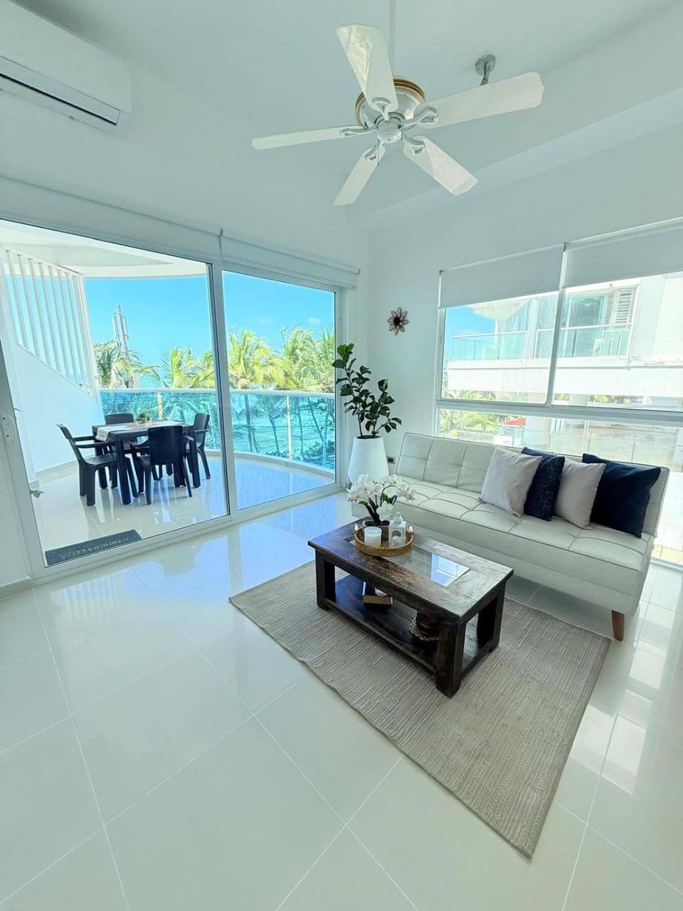Communal lounge/ TV room, Sea view, internet, air conditioner