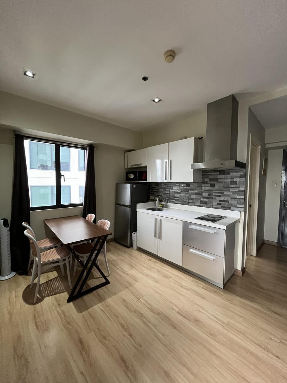 Dining area, kitchen