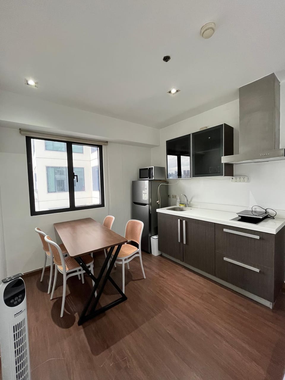 Kitchen or kitchenette, Dining area, microwave, minibar, stove, kitchen